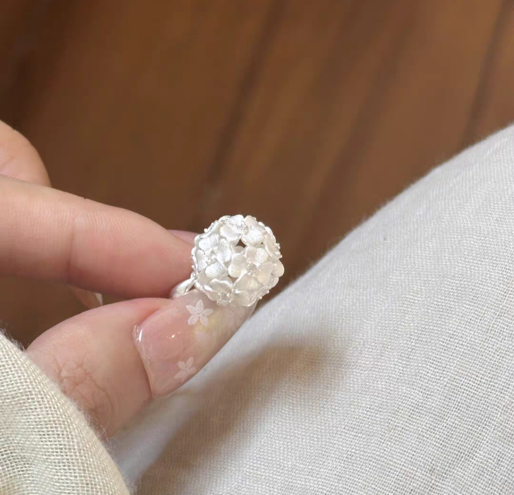 Daisy Ball 999 Silver Necklace with Certificate