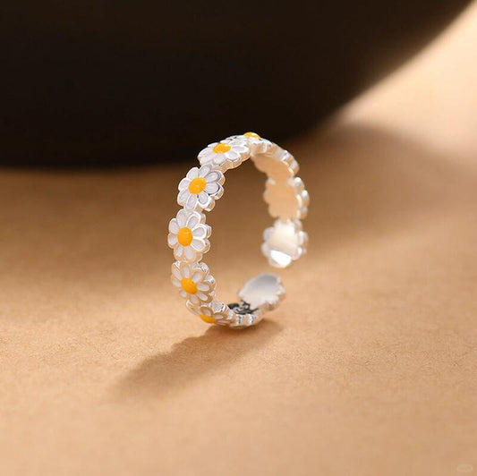Lazy Daisy Sterling Silver Resizable Ring