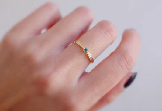 Green Island 9K gold natural emerald Certified Ring