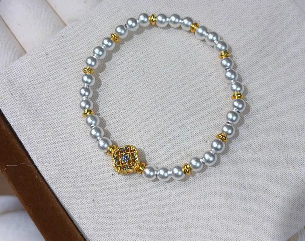 Exquisite taste Four Clover Sterling Silver 925 Pearls Bracelet