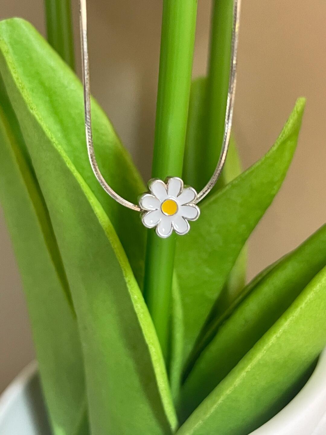 Lazy Daisy Sterling Silver Necklace