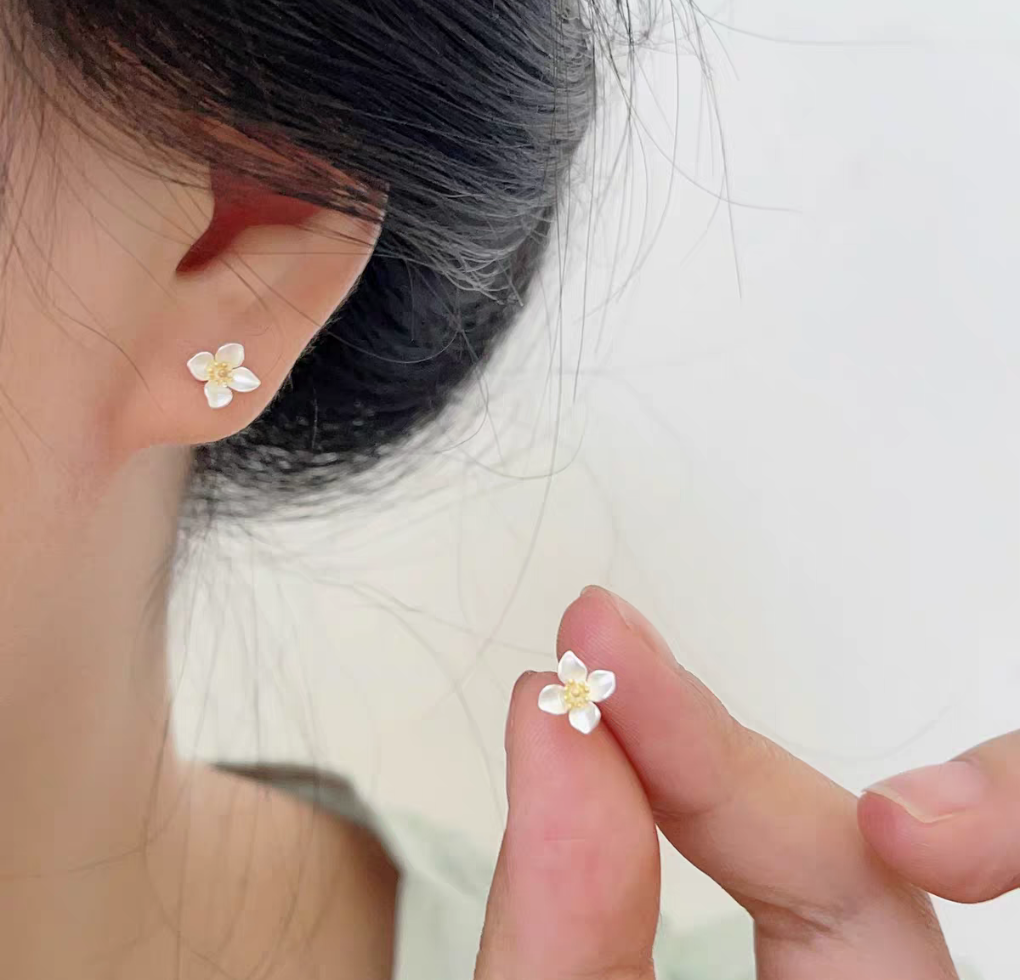 Sweet Gardenia Sterling Silver 925 Stud earrings