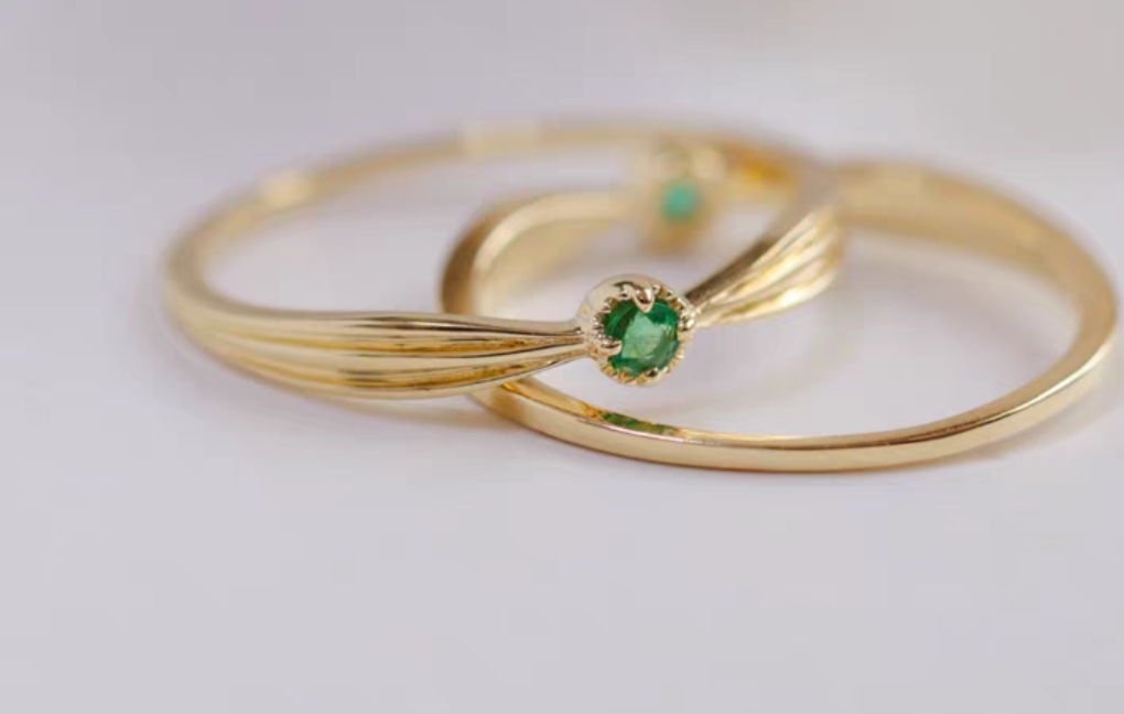 Green Island 9K gold natural emerald Certified Ring