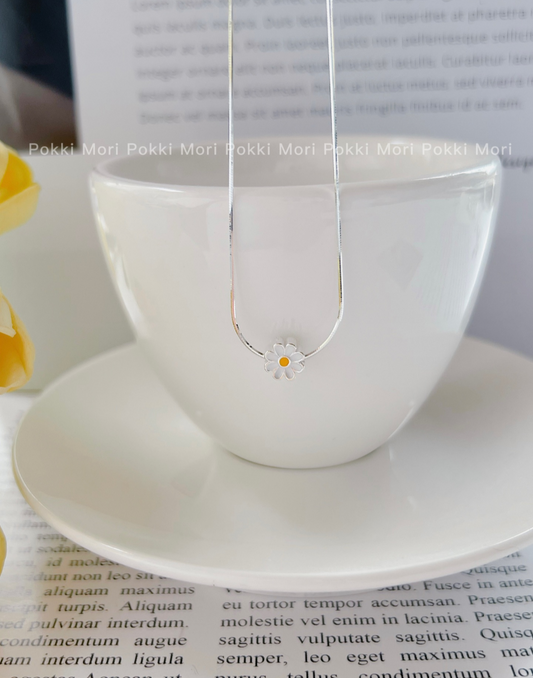 Lazy Daisy Sterling Silver Necklace
