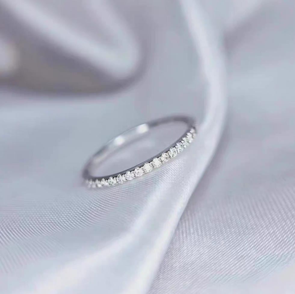 Classic Band 15 Natural diamonds PT950 With GIA Certificate VVS1- H Color