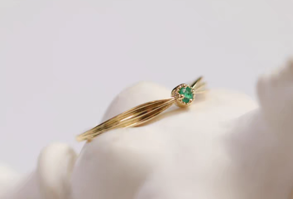 Green Island 9K gold natural emerald Certified Ring