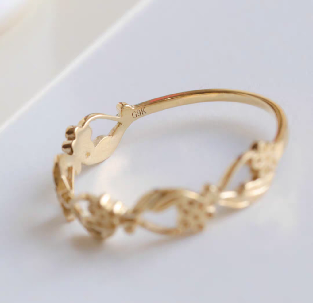 Winter plum blossom Vintage 9K Certified Ring