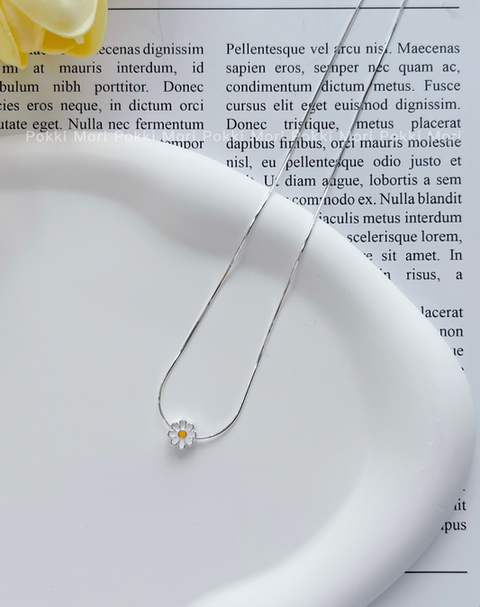 Lazy Daisy Sterling Silver Necklace