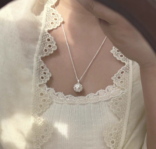 Daisy Ball 999 Silver Necklace with Certificate