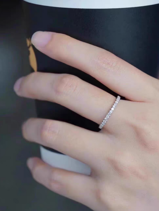 Classic Band 15 Natural diamonds PT950 With GIA Certificate VVS1- H Color