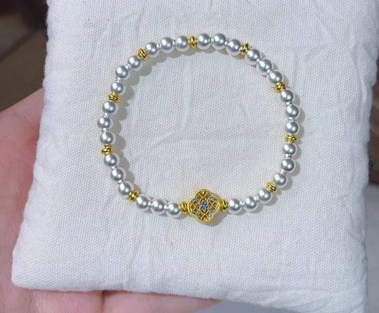 Exquisite taste Four Clover Sterling Silver 925 Pearls Bracelet