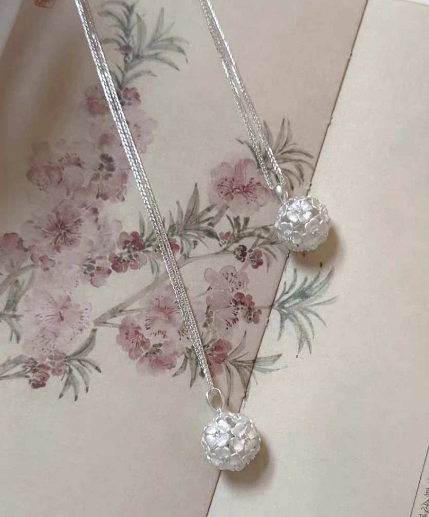 Daisy Ball 999 Silver Necklace with Certificate