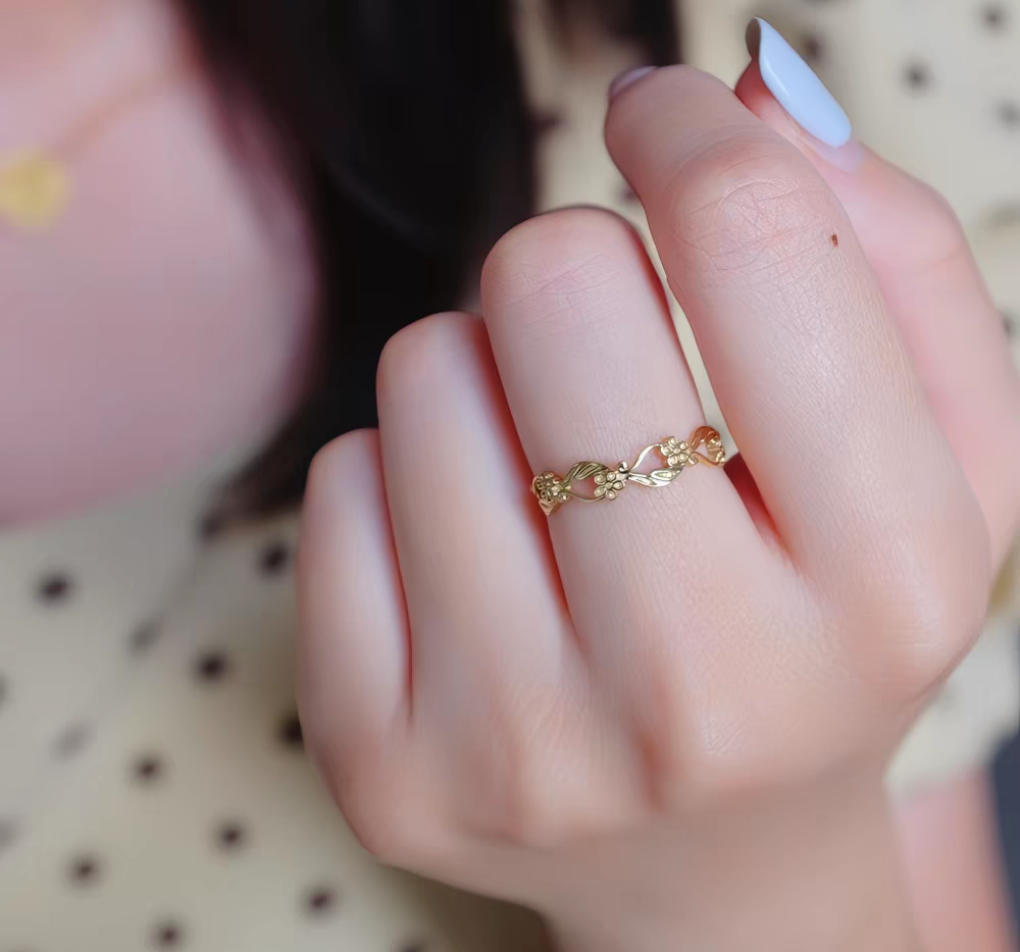 Winter plum blossom Vintage 9K Certified Ring