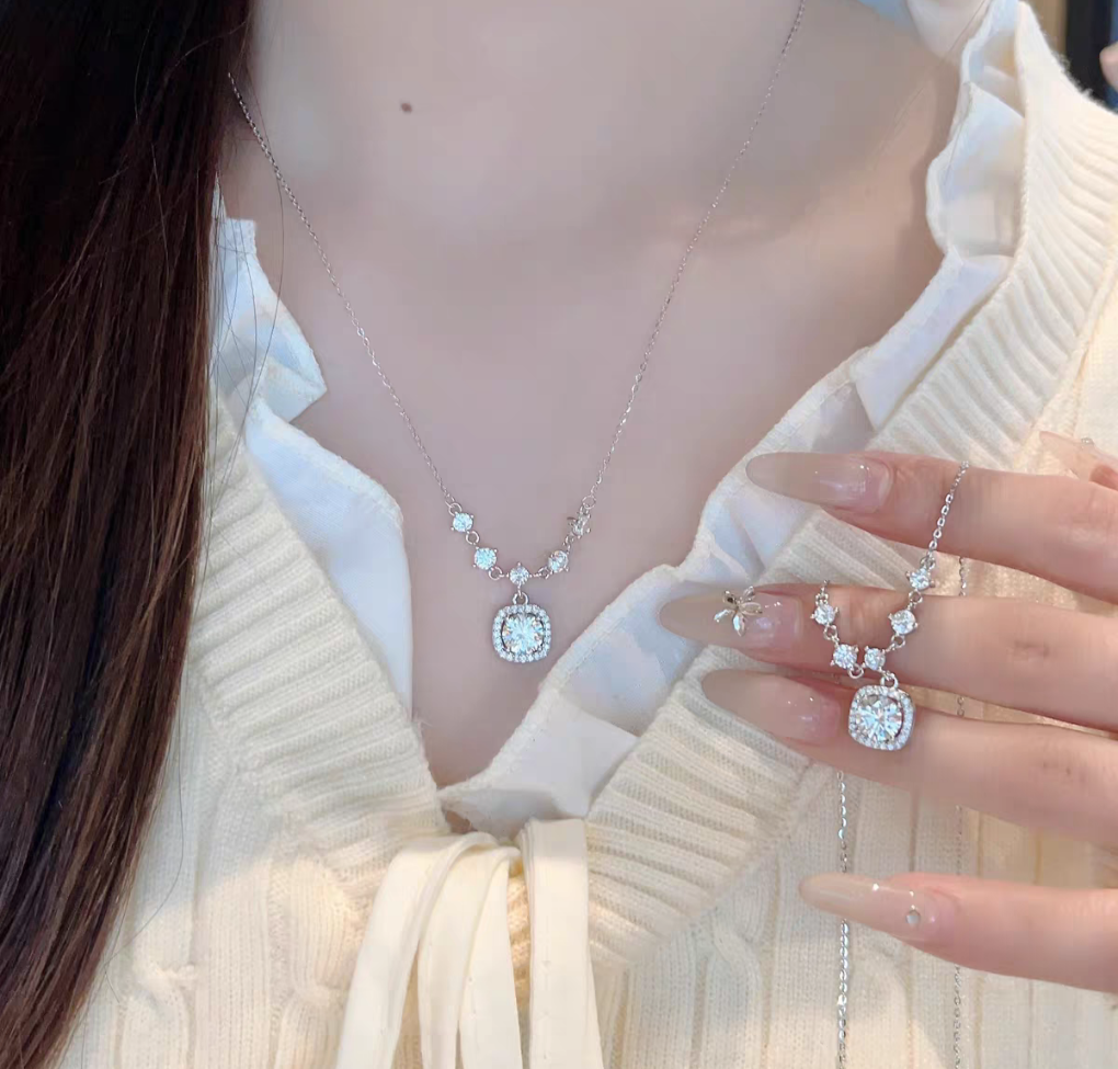 Exquisite taste Sterling Silver Necklace with Cubic Zircon