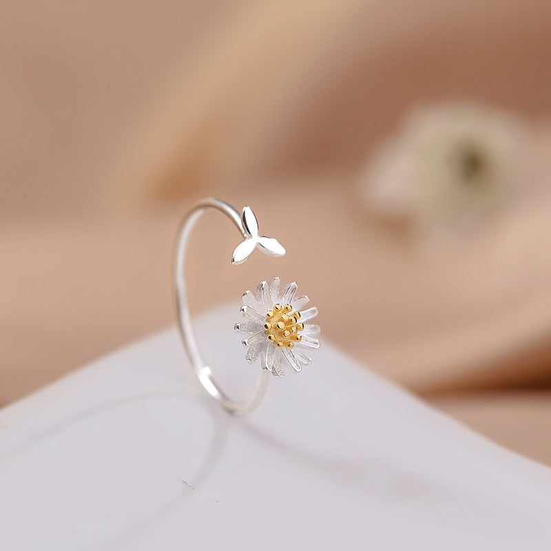 Lazy Daisy Sterling Silver Ring