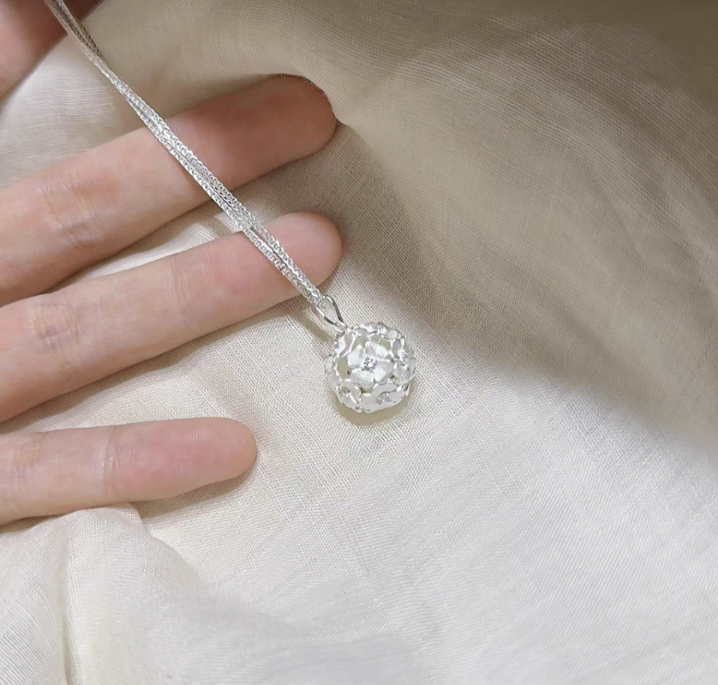 Daisy Ball 999 Silver Necklace with Certificate